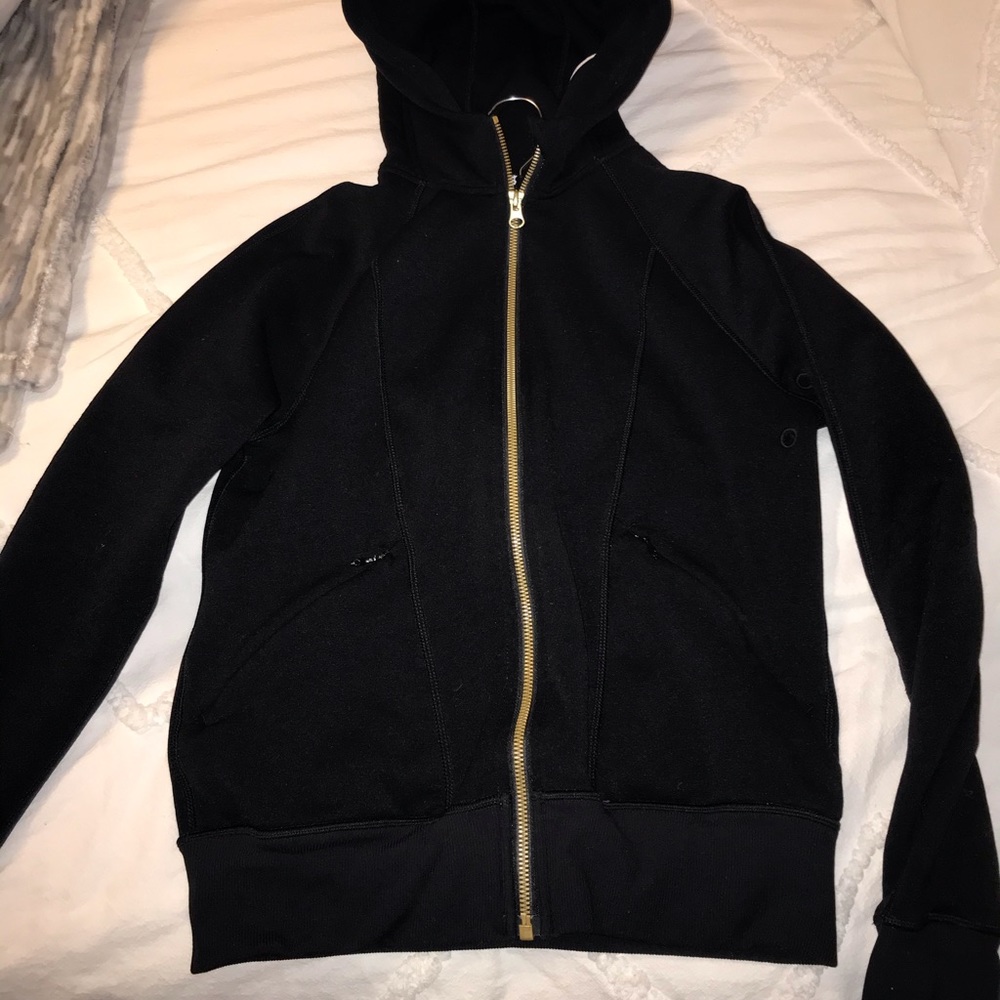 Black Lululemon hoodie